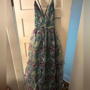 Brand New Lulus Dress, Never Worn. Perfect for Wedding Guest!